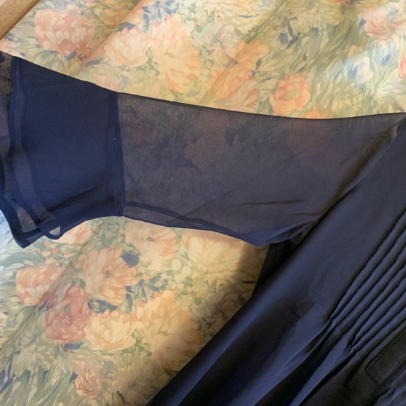 3/$10🌼 Navy blue blouse - Picture 2 of 3